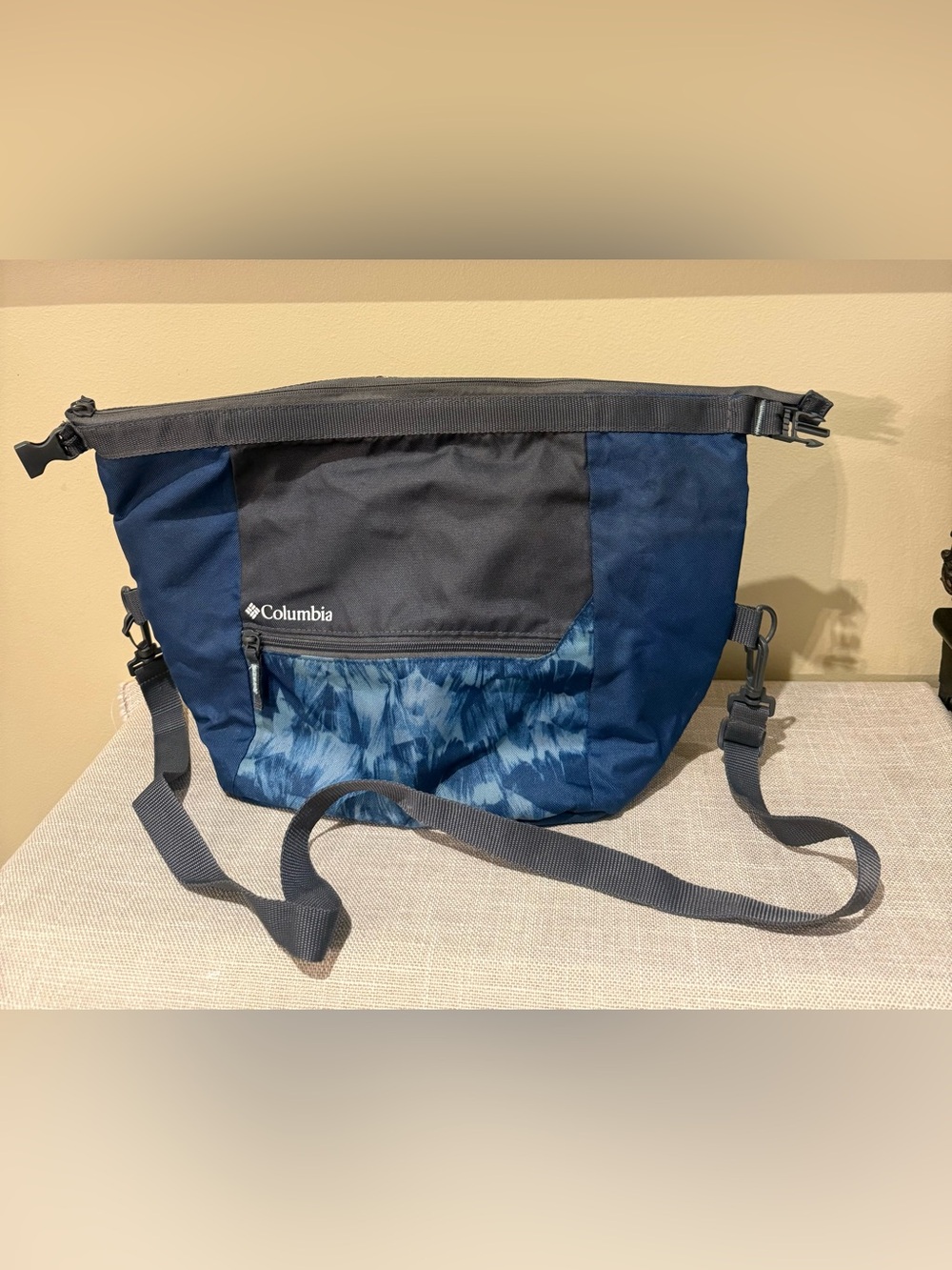 Columbia Blue Grey Roll-Top Waterproof Crossbody Sling Cooler Bag 10001417